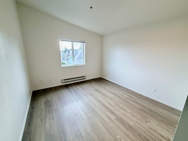 Bedroom - 937 N 86th St