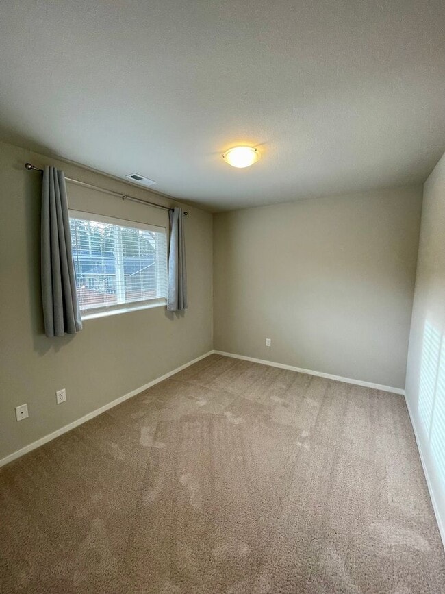 Building Photo - Welcome to your dream home in Cle Elum!