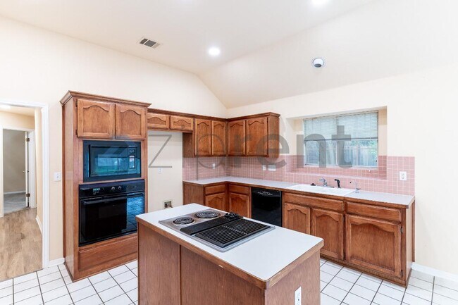 Building Photo - 1215 Timber Bend Dr