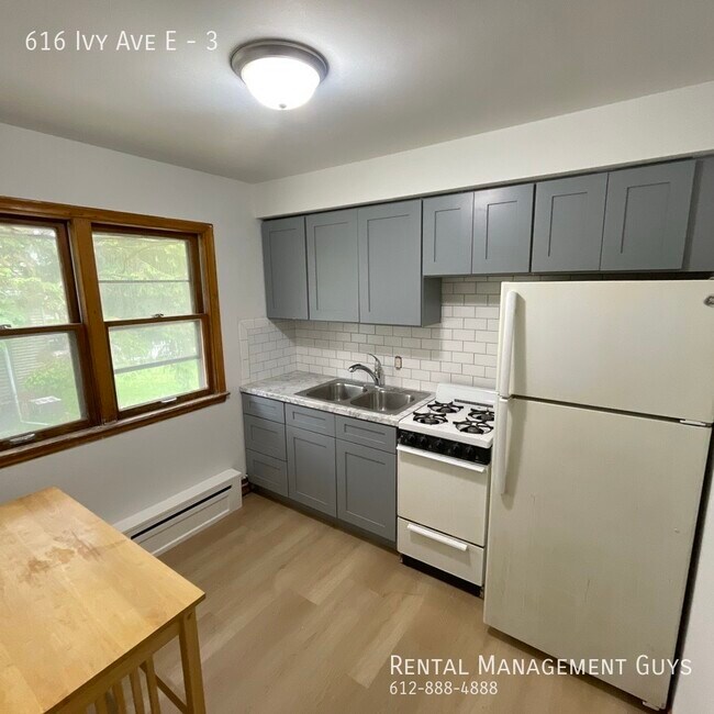 Building Photo - 616 Ivy Ave E