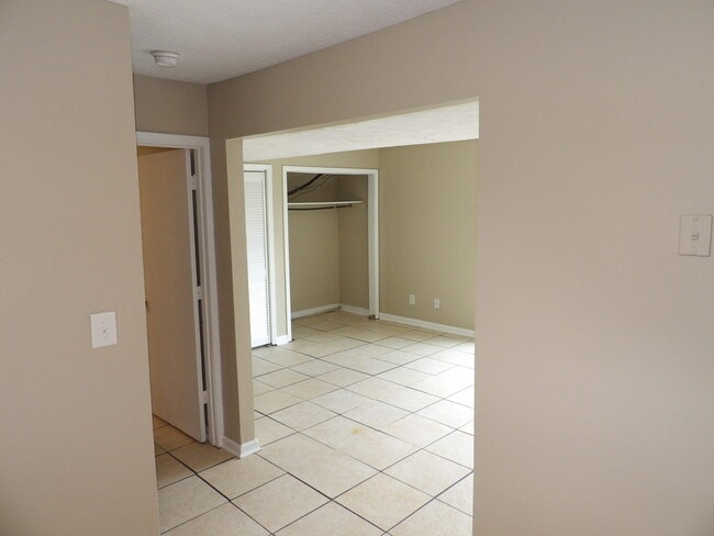 Building Photo - 468 Schenkel Ln