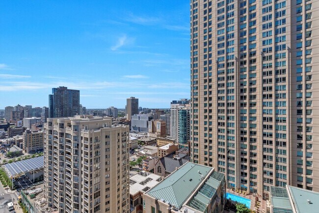 Building Photo - 545 N Dearborn St