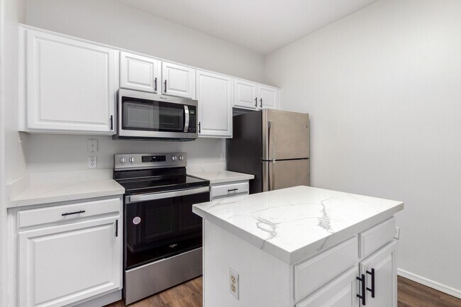 Building Photo - North Scottsdale Large 3 bed condo with attached 2 car garage, 1st floor unit