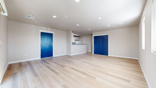 Building Photo - 2 Bed / 2 Bath Newly Renovated Apartment | Walkable Amenities in SW Loveland