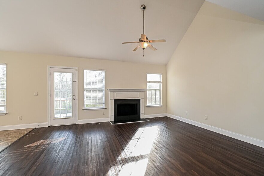 Building Photo - 1565 Bridgecrest Dr