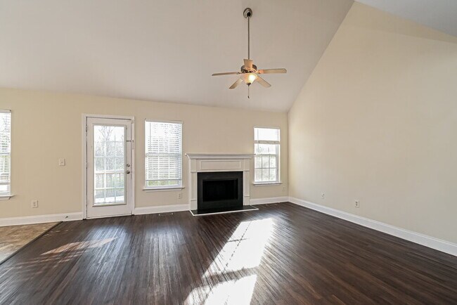 Building Photo - 1565 Bridgecrest Dr