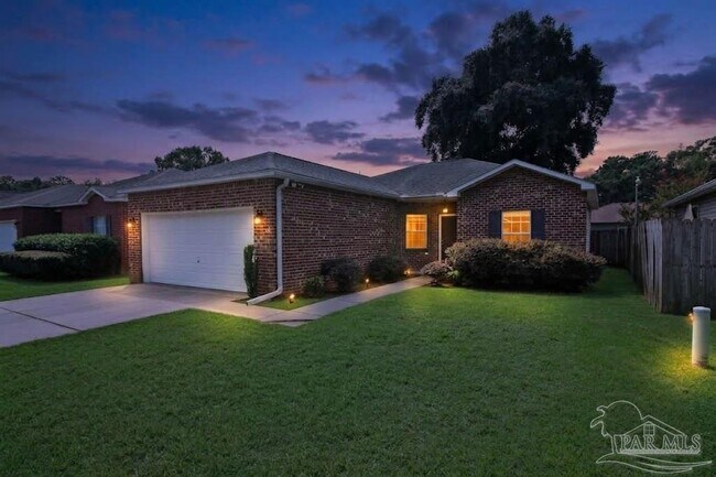 Building Photo - 609 Saleta St