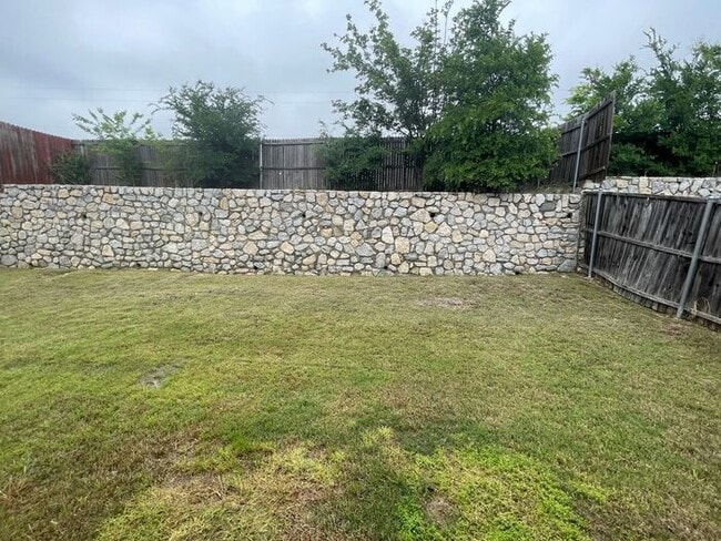 Building Photo - Perfect 3 Bedroom 2 Bath Home! GREAT Fort Worth Location -- Stainless Steel Kitchen Appliances In...