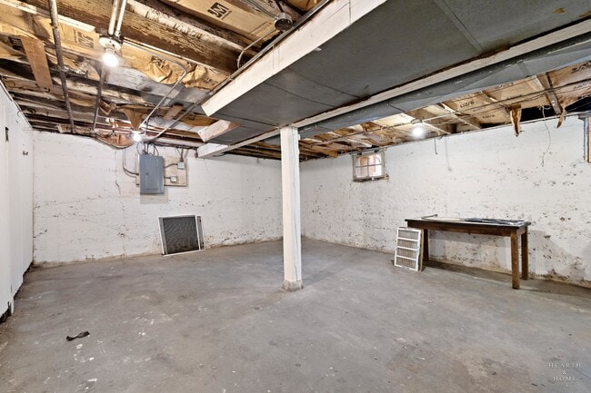 Building Photo - 415 Dean St