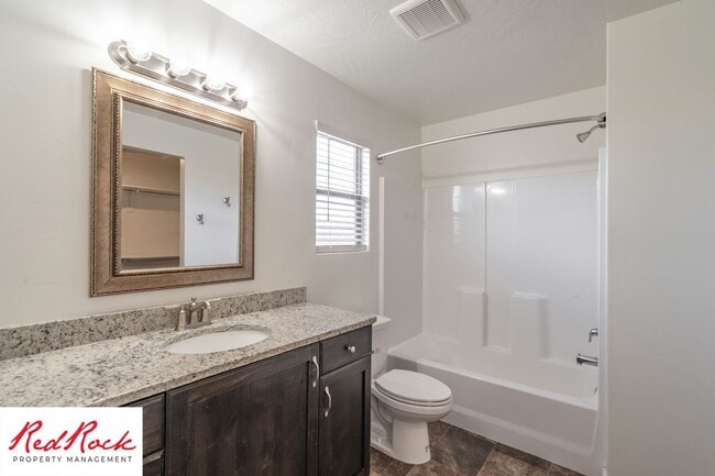 Building Photo - End Unit Fossil Hills Townhome with 3 Beds and 2.5 Baths