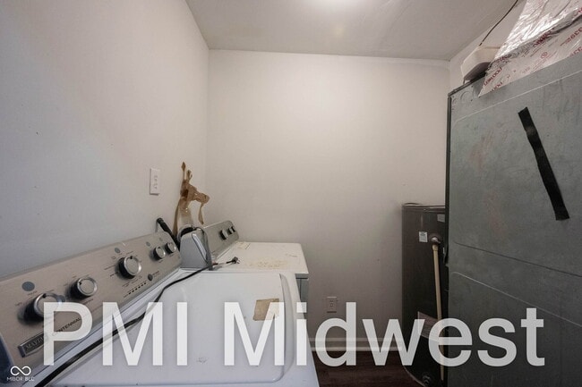 Building Photo - 925 N Sheffield Ave