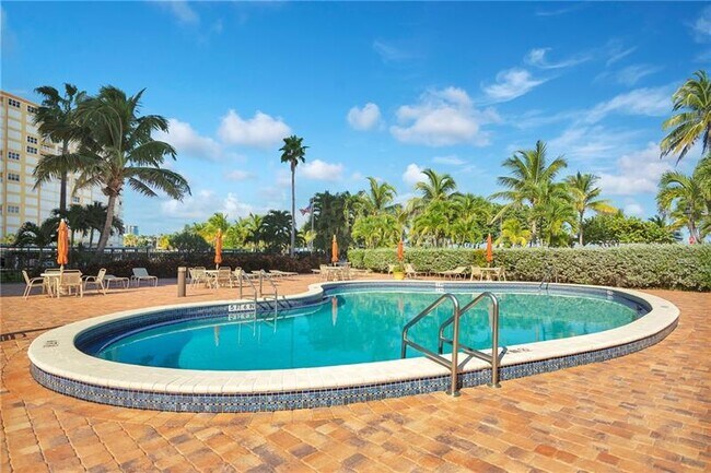 Building Photo - 305 N Pompano Beach Blvd