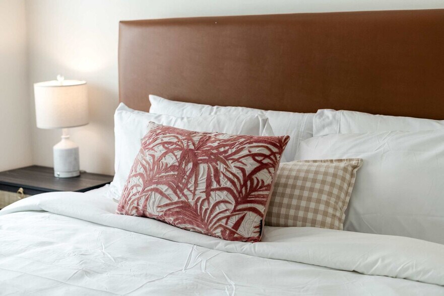 Building Photo - 481 NE 29th St