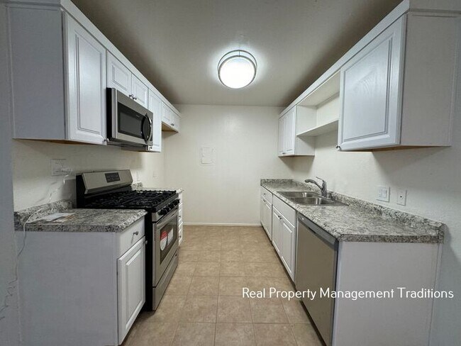 Building Photo - 3 + 2 Condo West Lancaster