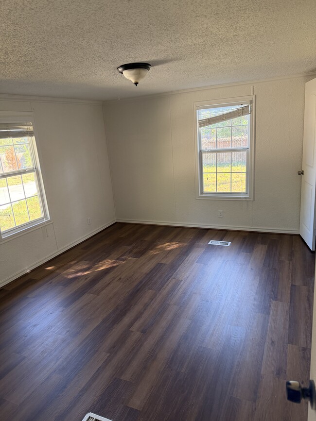 Building Photo - 818 Rd 3408