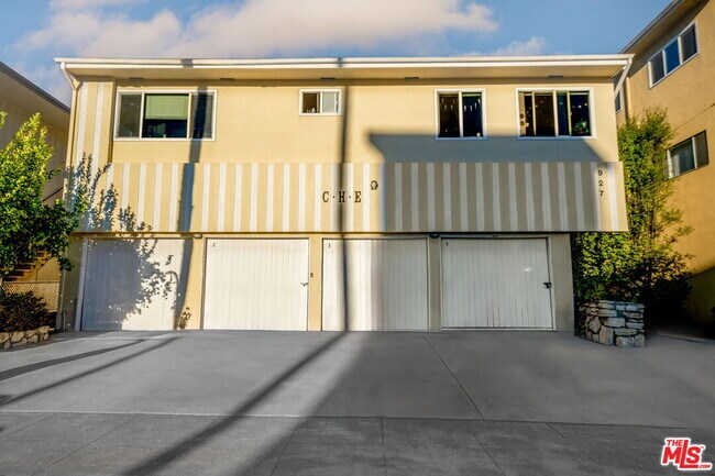 Building Photo - 927 6th St