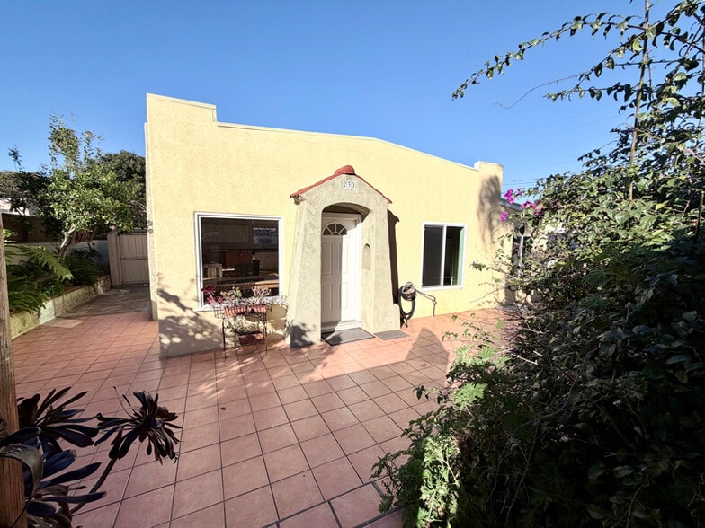 Building Photo - 230 W H St