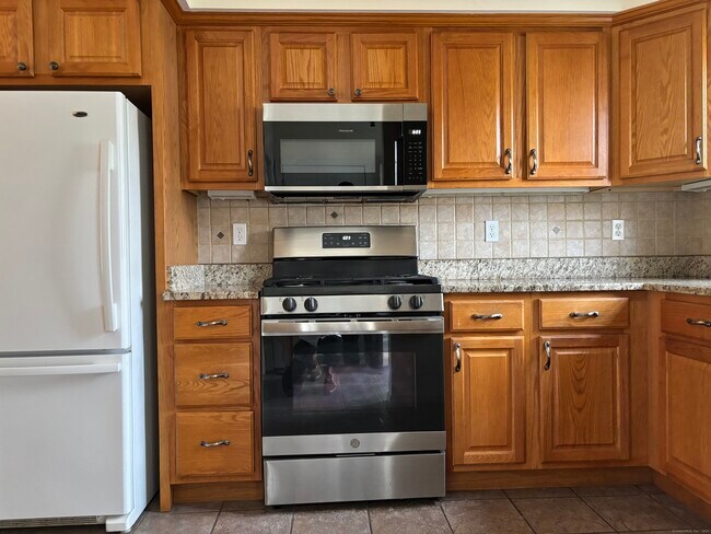 Building Photo - 511 Elm St