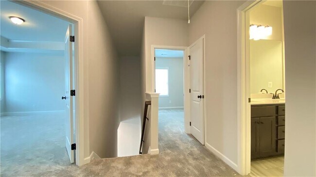 Building Photo - 4591 Silver Oak Dr SW