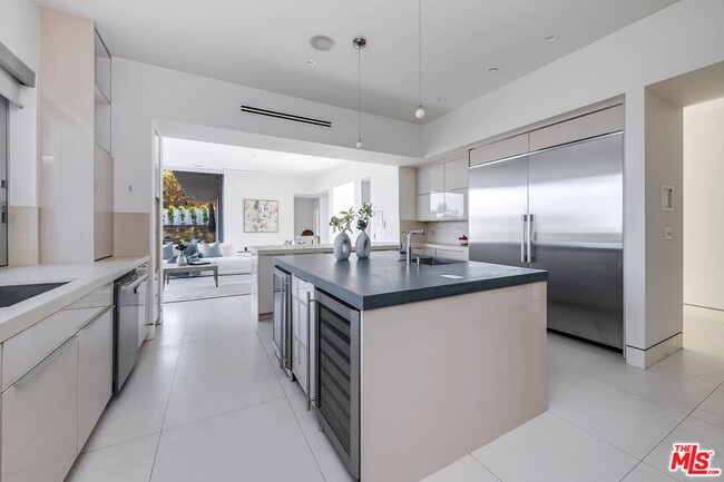 Building Photo - 770 Paseo Miramar