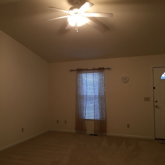 Building Photo - 2320 Willows Ct