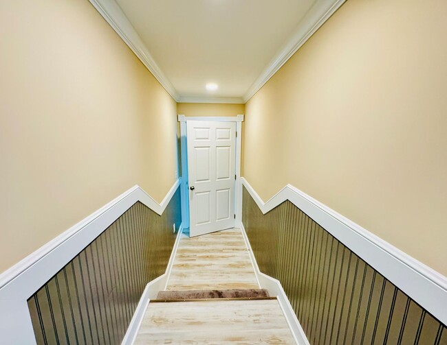 Building Photo - Luxury country rental 4x3 gated off black top!