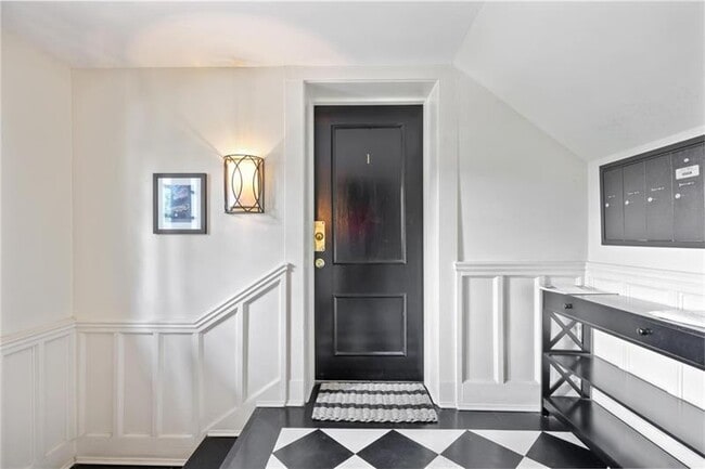 Building Photo - 1 S Prado NE