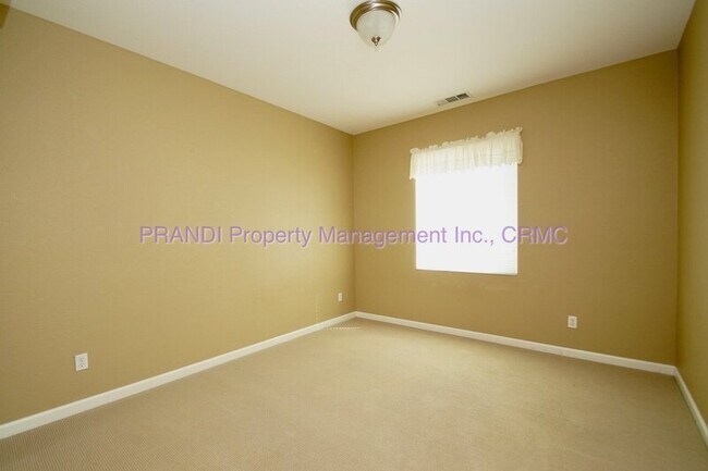 Building Photo - 19 Waterbury Ln