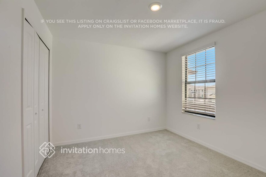 Building Photo - 1939 E Landings Wy