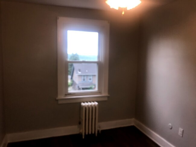 Building Photo - 4 Bedroom; 1 Bath House for Rent - Swissvale