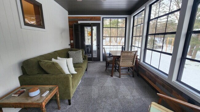 Building Photo - Designer 4 Bedroom Home with Sauna and Walk-Out Lower Level - Available May or June 1st