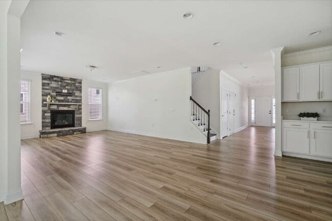 Building Photo - 130 Silent Brk Trl