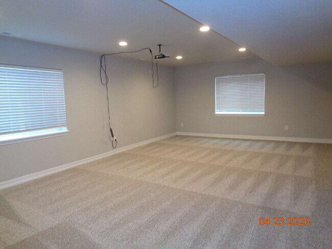 Building Photo - Lorson Ranch beauty