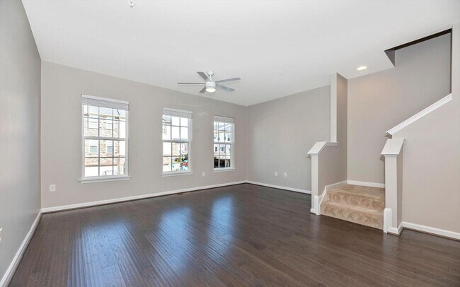 Building Photo - 3 level townhouse (newer construction) in Jefferson Place Community available early June!