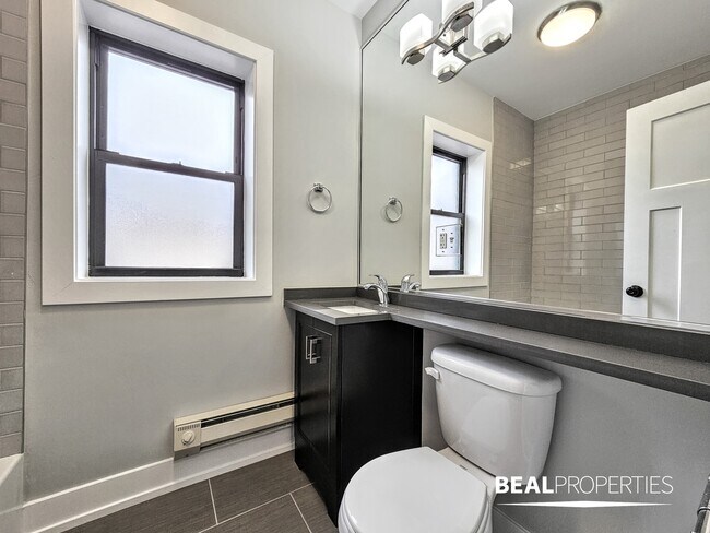 Building Photo - 711 W Brompton Ave