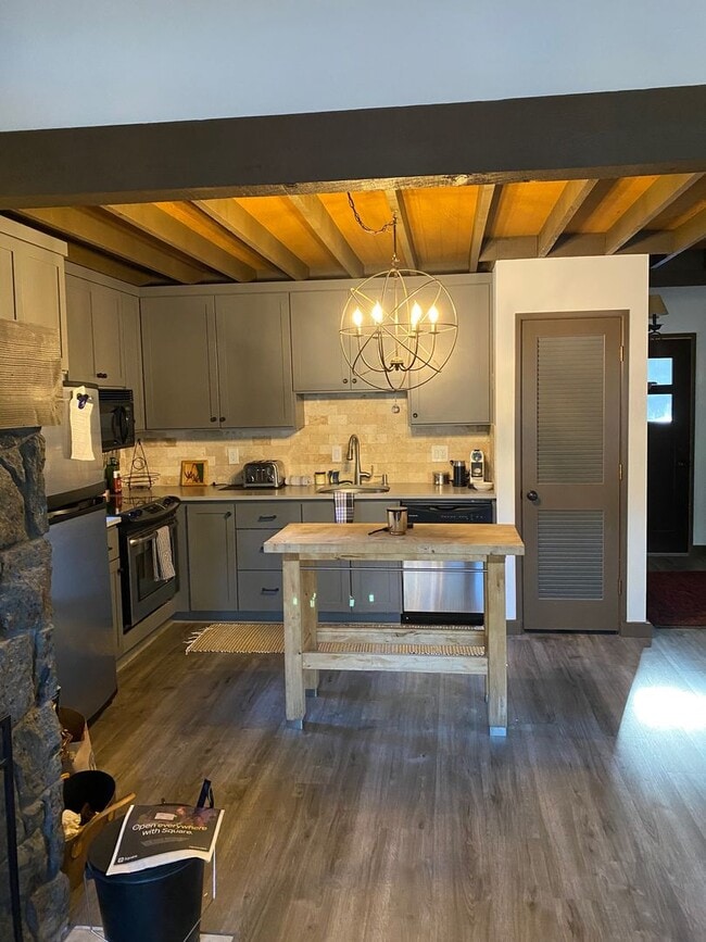 Building Photo - Furnished Cabin in Black Butte Ranch