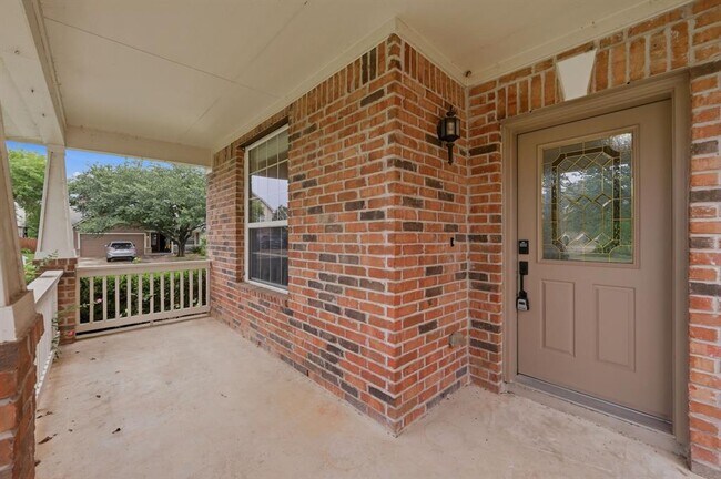 Building Photo - 1136 Beechwood Dr
