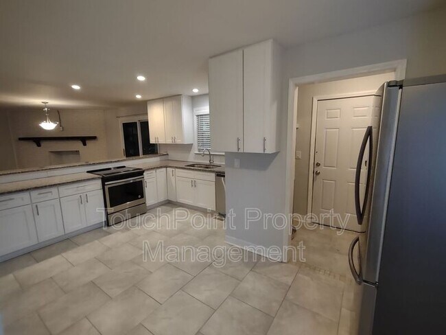 Building Photo - 6414 Elmwood Cir