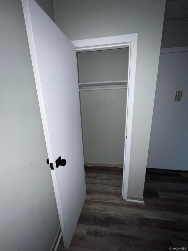 Building Photo - 308 Maple Ave