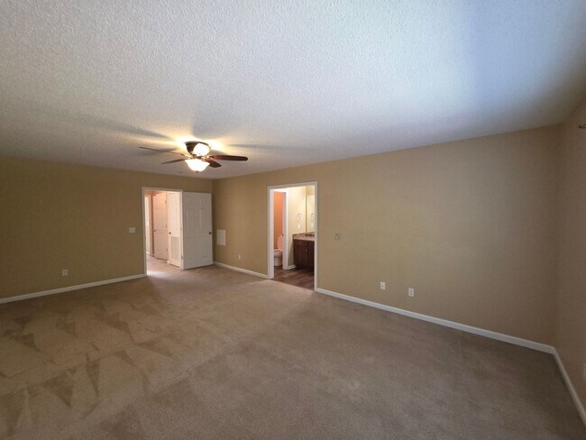 Building Photo - 435 Sandy Oak Dr