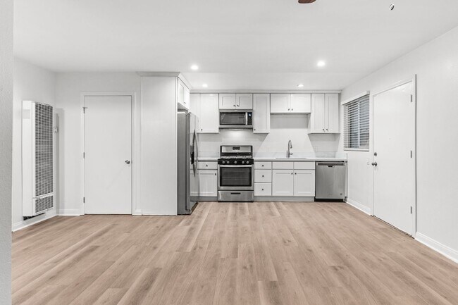 Interior Photo - 3032-3036 E 7th Street