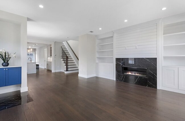 Building Photo - 1639 Maple St