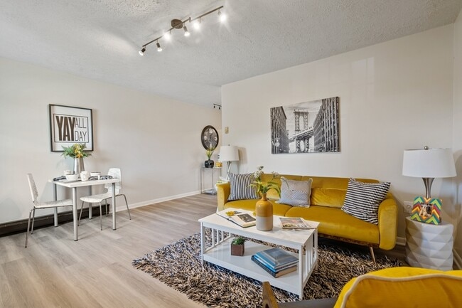 Building Photo - 2555 Bradford Ct