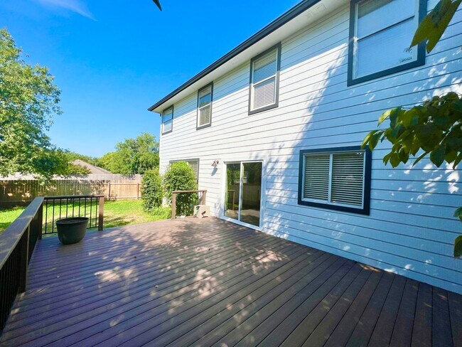 Building Photo - Beautiful 4BD and 2.5BA home in South Aust...
