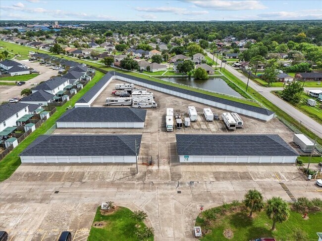 Building Photo - 2106 Roatan Calle