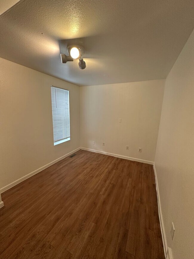 Building Photo - 1522 9th Ave