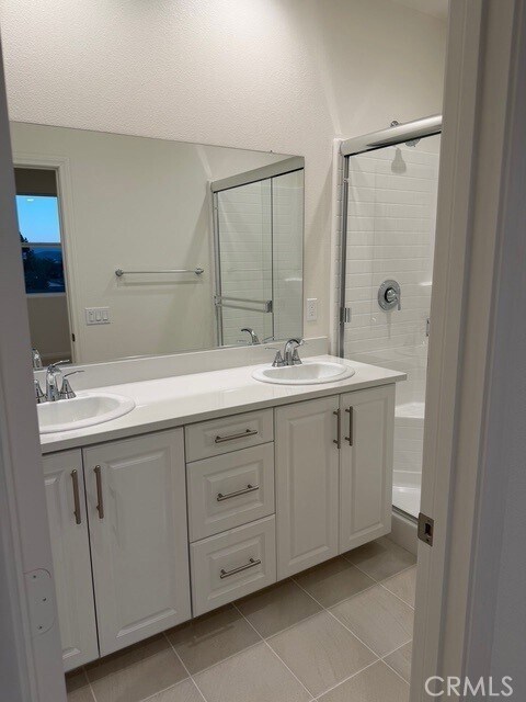 Building Photo - 2420 E Lincoln Ave