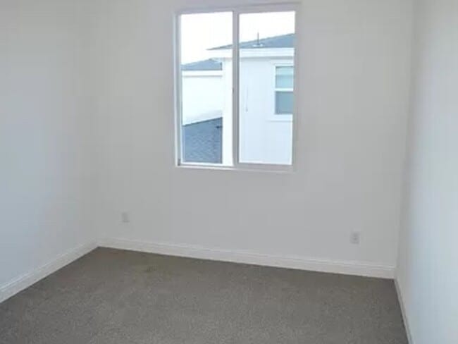 Building Photo - 2402 Urdaneta Way