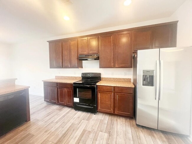 Building Photo - 301 Riverdale Rd