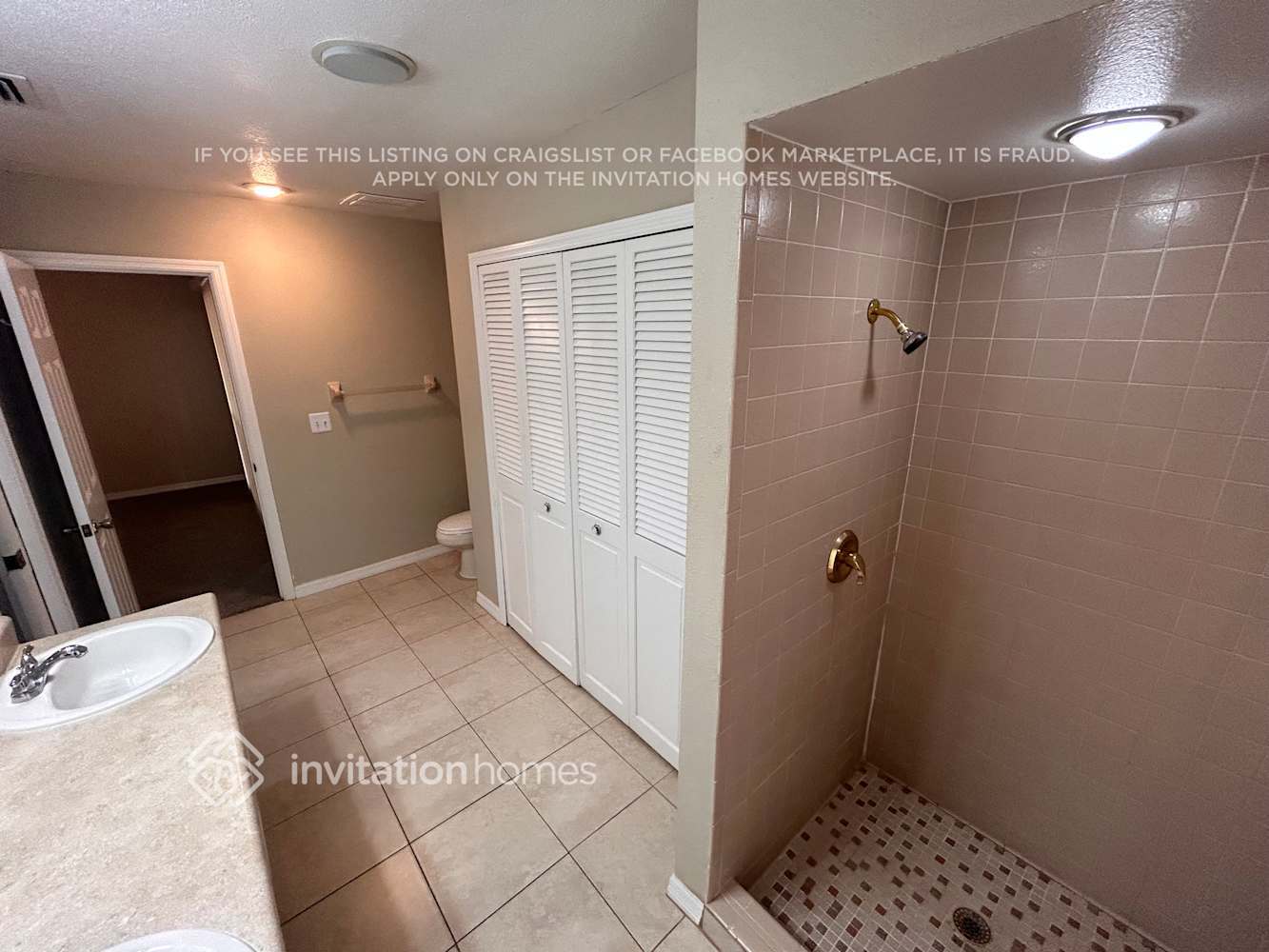 Building Photo - 5697 Country Lakes Dr